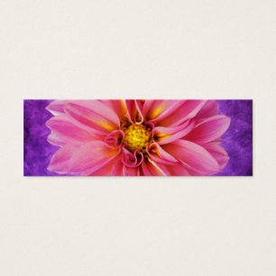 Dália cor-de-rosa e roxa no fundo pintado mão