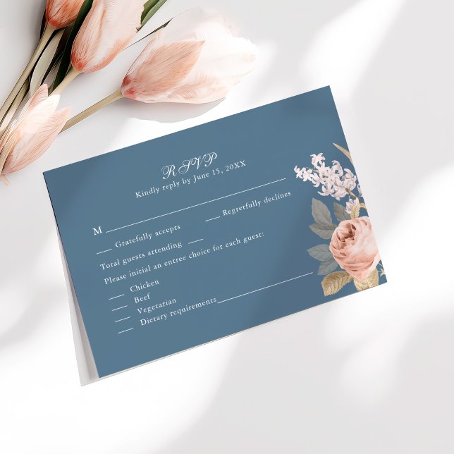 De Agradecimento Cartão RSVP Boho Blue e Blush Peonies Weding (Boho Blue and Blush Peonies Wedding RSVP Card on a sunny white table with pale pink flowers.)