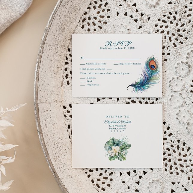 De Agradecimento Peacock Feather Tropical Flowers Casamento Cartão  (Peacock Feather Tropical Flowers Wedding RSVP Card on a neutral boho plate.)