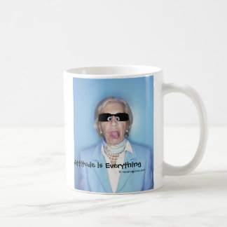 De Café A atitude é tudo caneca
