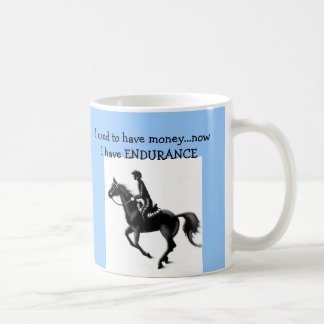 De Café A caneca do cavaleiro da resistência