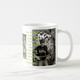 De Café A caneca dois das árvores do verão