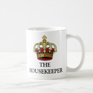De Café A empregada com caneca da coroa