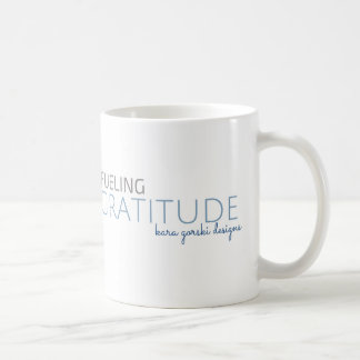 DE CAFÉ ABASTECENDO A CANECA DA GRATITUDE