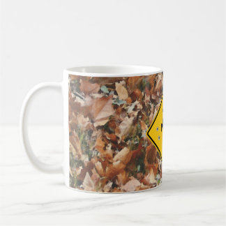 De Café Adicione sua caneca do camo dos cervos da mensagem