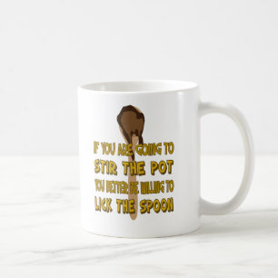 De Café Agite o pote lambem a caneca da colher