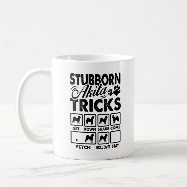 De Café Akita teimoso engana a caneca (Esquerda)