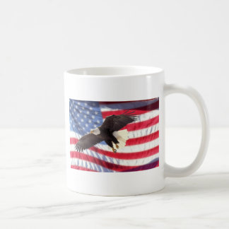 De Café Americano Eagle e caneca da bandeira