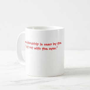 De Café Amizade verdadeira é vista através da caneca do co