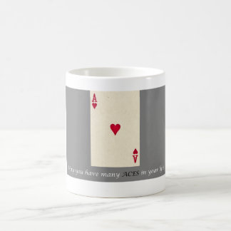 De Café Ás da caneca dos corações