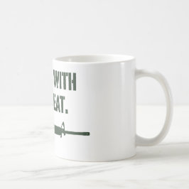 De Café As pessoas com armas comem a caneca