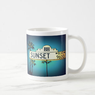 De Café Avenida do por do sol. Caneca