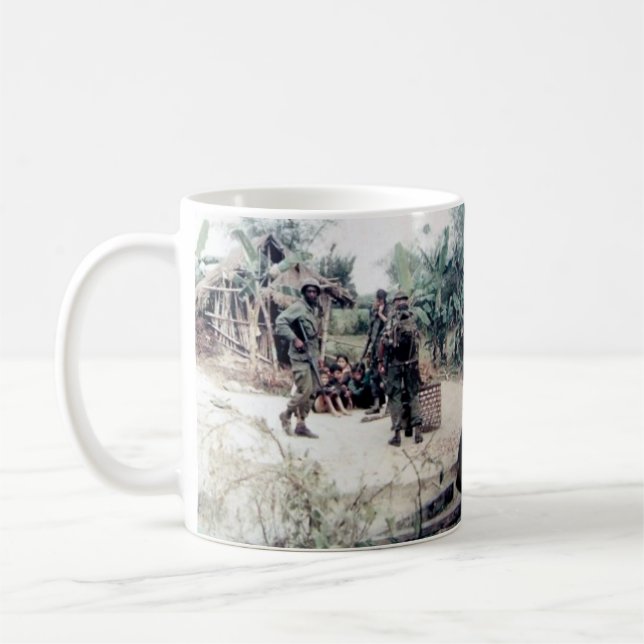 De Café Azuis azuis do fantasma que verificam a caneca do (Esquerda)