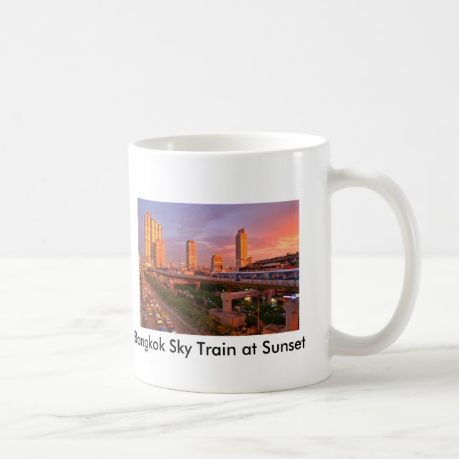 De Café Banguecoque Skytrain na caneca do por do sol (Direita)