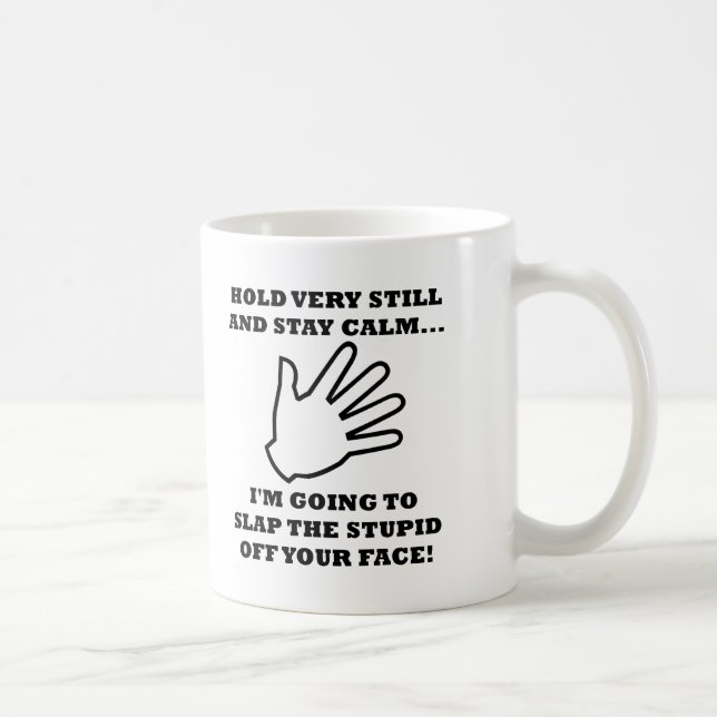 De Café Bata a Estupidez Fora Caneca Divertida (Direita)