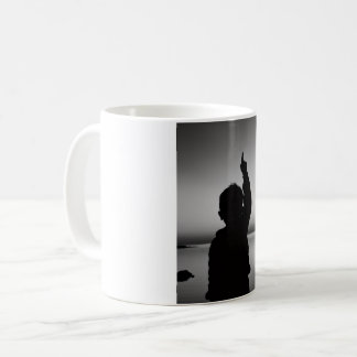 De Café beber com nova caneca muito grande