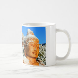De Café Buddha na caneca da neve
