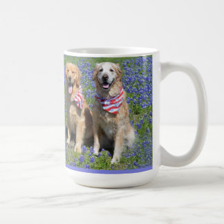 De Café Caneca azul da capota dos Retrievers dourados