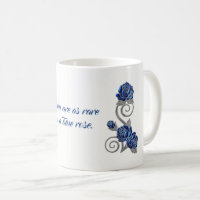 Caneca azul do presente do sentimento dos rosas