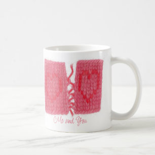 De Café CANECA BRANCA COM DUAS CORAÇÕES TRICOTADOS + Texto
