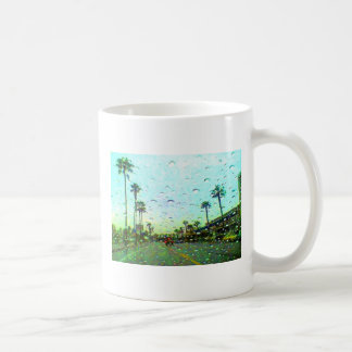 De Café Caneca chuvosa da rua