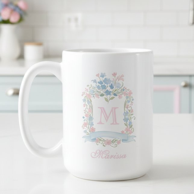 De Café Caneca com Brasão Floral Personalizado (pretty preppy grandmillennial vintage mug with family crest monogram script calligraphy typography)