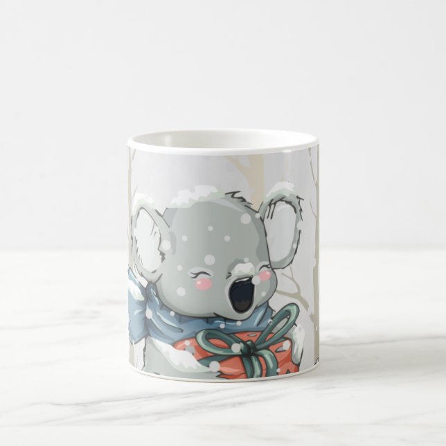De Café Caneca com Coala Fofo Cinza Claro na Floresta com  (Centro)