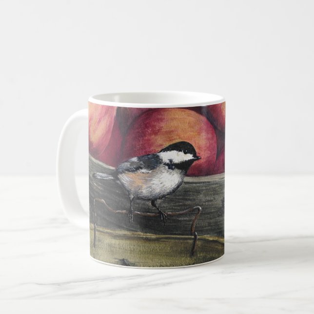 De Café Caneca com um Chickadee em uma cesta das maçãs (Frente Esquerda)