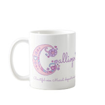 Caneca conhecida do monograma da flor C do coração