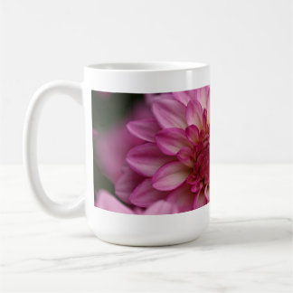 De Café Caneca cor-de-rosa da dália