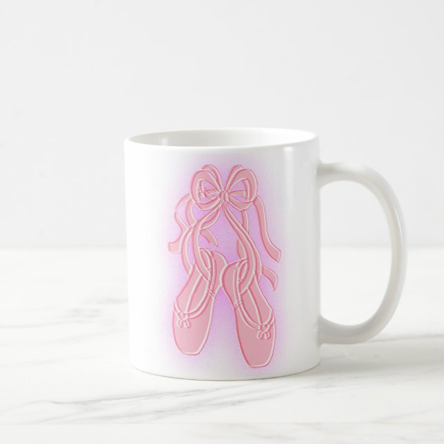 De Café Caneca cor-de-rosa dos deslizadores do balé (Direita)