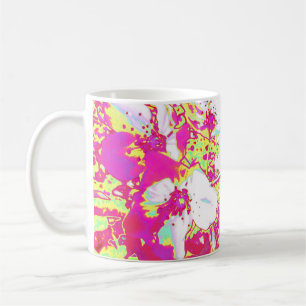 De Café Caneca cor-de-rosa e amarela da flor