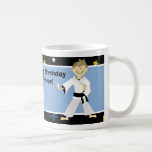 De Café Caneca da foto do MENINO das ARTES MARCIAIS do