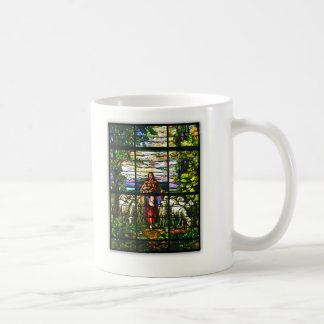 De Café Caneca da janela da igreja