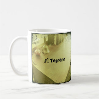 De Café Caneca da mesa do professor