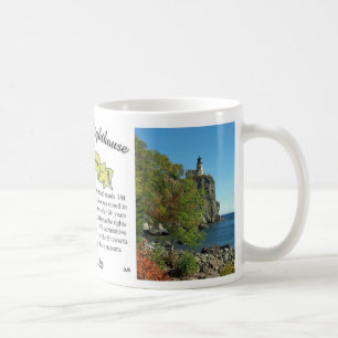 De Café Caneca do aniversário do farol rachado da rocha