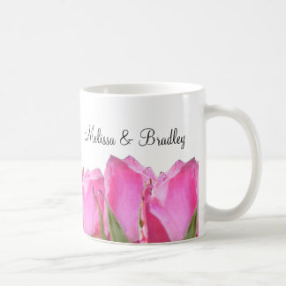 De Café Caneca do botão do rosa do rosa