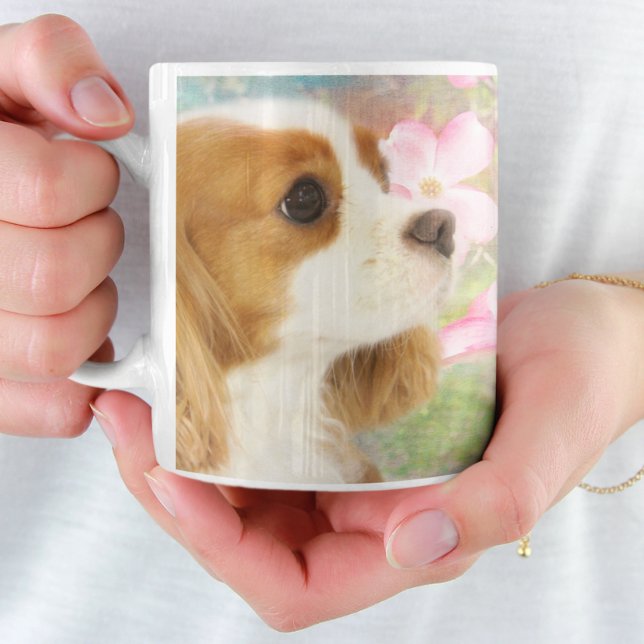 De Café Caneca do Cavalier King Charles Spaniel com Flores (Blooming joy in every sip! Embrace spring with this adorable mug.)