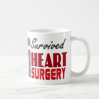 De Café Caneca do sobrevivente da cirurgia cardíaca
