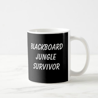 De Café Caneca do SOBREVIVENTE da SELVA do QUADRO-NEGRO