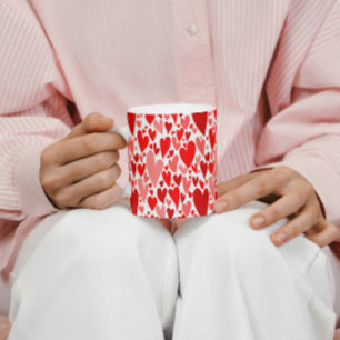 De Café Caneca dos corações dos namorados vermelhos