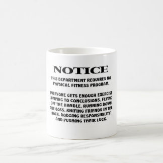 De Café caneca engraçada do trabalho