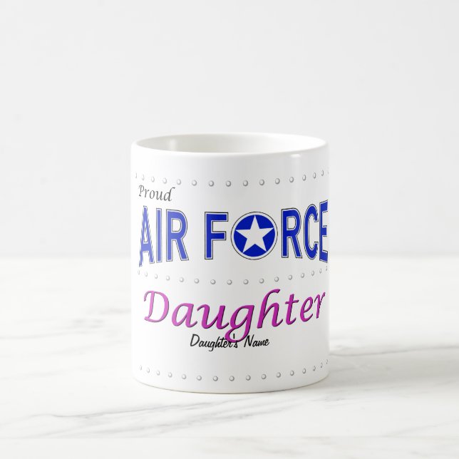 De Café Caneca orgulhosa da filha da força aérea (Centro)
