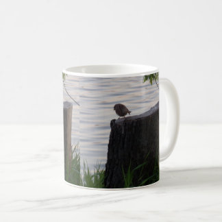 De Café Caneca Pássaro em um Toco