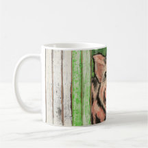 Caneca pequena suja do leitão & da madeira do