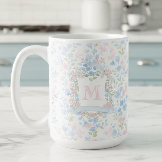 De Café Caneca Personalizada com Monograma Floral Elegante (elegant preppy girly floral grandmillennial family crest monogram personalized mug)