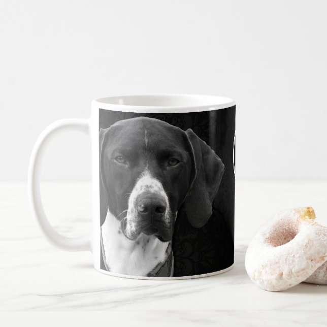 DE CAFÉ CANECA PRETO E BRANCO DA FOTO DO PONTEIRO ALEMÃO (Com Donut)