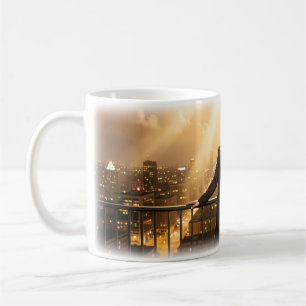 De Café Caneca Rainha da Varanda Gótica com Luzes da Cidad