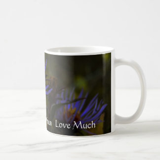 De Café Caneca roxa da flor