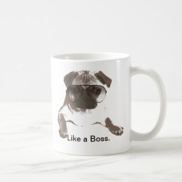 De Café Como um Pug do chefe na caneca dos vidros
